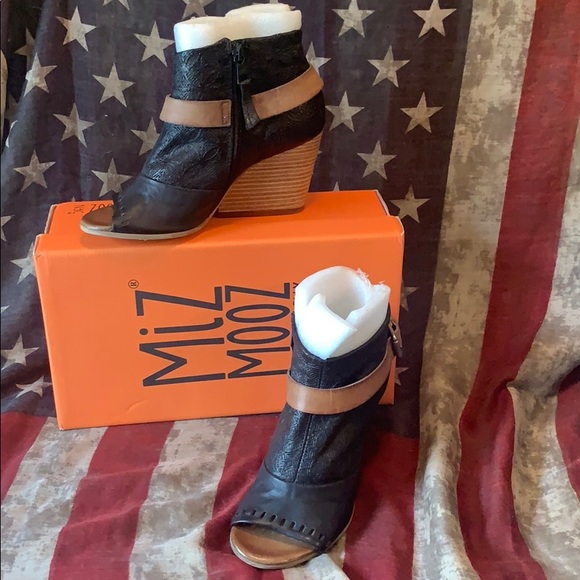 Miz Mooz Shoes - 🖤Miz Mooz Black Tooled  Leather Wedge Booties🖤